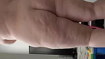Whitecleverbbw whips her big fat ass homemade