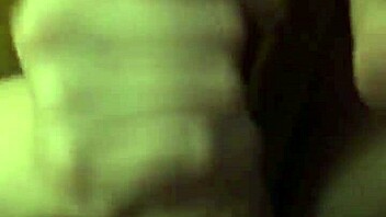 I love this redhead sucking balls