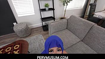 Does Binky Beaz follow orders on her knees sucking?