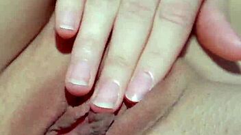 Blonde enjoys a private moment in the sunshine, reaching climax.