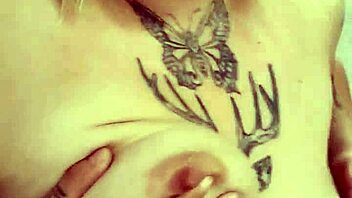 I play with my dildos and squirt