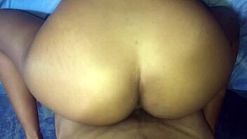 मेरी पुतानी पड़ोसन आती है जोरदार चोदने को!