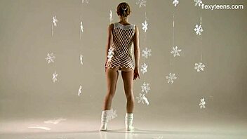 Hey, wanna see Svetik's sexy Christmas gymnastics with that tight ass?