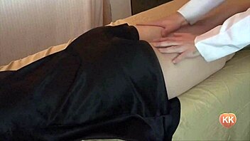 Lets him release on her ass after massage