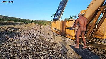 worker abandons job to fuck hot girl distracting him