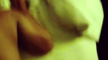 Haciendo chillar a mi puta hasta sacarle los pedotes