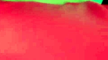 Muito leitinho na bucetinha com a rola toda. Masturbating with monster cock.