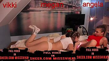 Three Girls Masturbate With Toys In Room!