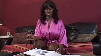 Ebony lesbians suck pussy hard!