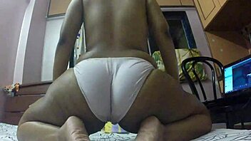 Indian Aunty Spreads Her Dirty Holes Wide