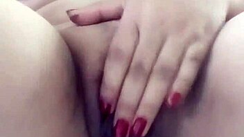 Pornstar poosoo self fingering 😘