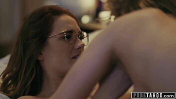 לנה פול מקבלת קרימפיי מחבר בזמן שאשתו סירי צופה.