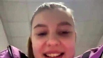 Hey, check out this public fucking close-up with amateurs!