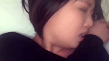 Tjek hemmelig video af japansk kollegestudent med kæmpe bryster!