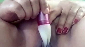 Pornstar poosoo self fingering 😘