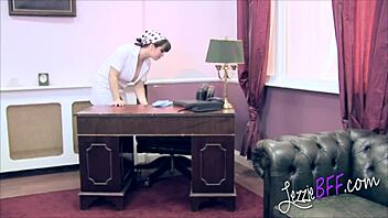 lezzie bff brunette fuck their pussy in the office