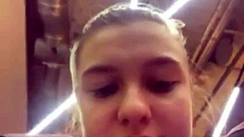 Hey, check out this public fucking close-up with amateurs!