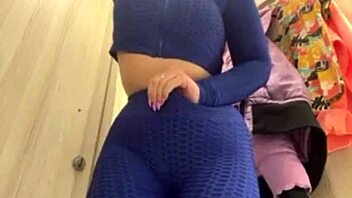 Hey, check out this public fucking close-up with amateurs!