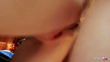 Zrzavá panna mladá svádí klienta na šuk v masáži