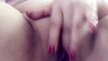 Pornstar poosoo self fingering 😘