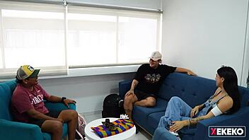 Hey, seducing my hermanastro's gay friend while alone at home! 😈