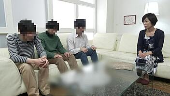 Хей, първи път със зряла жена като Мияко Хори се чувства грешно, нали?