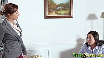 Teen Lesbian Rims Bubble Butt Ass Hard In Hd