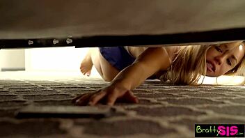 Hurry up and fuck me hard, stuck stepsister!