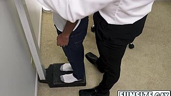 Dr. Wolf fucks twink Damien Grey deep 😈