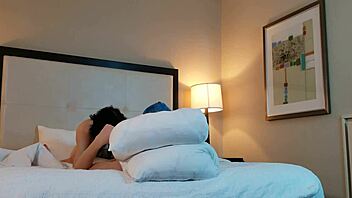 Does this petite goth suck well?