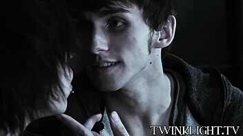 tre gays hånglar innan hårt anal