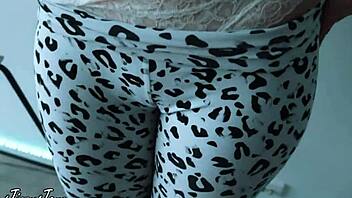 gym babe gets me to cum in her panties, rubbing pussy