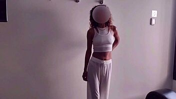 skinny french chica gives an amazing blowjob to chubby mexican guy in bedroom! 😍💦