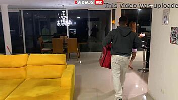 Novinha gets pizza delivery guy off in steamy scene