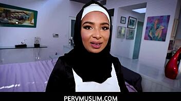 Hot muslim teen in hijab is new to work and ready to fuck 😏
