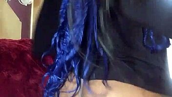 Having some fun on the bed with ebony beauty 😊