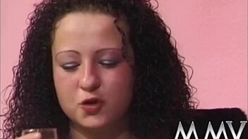 check this brunette bitch handling two cocks for facial