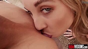 Sexy blondine Millie Morgan i hardcore fisse knepning og deepthroat