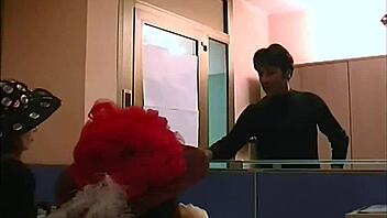 Stor orgie udfolder sig i fuld retro film kaos