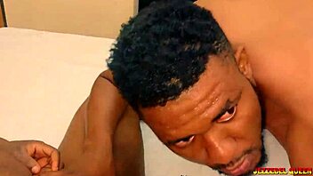 Boyfriend pounds wet pussy in homemade ebony scene