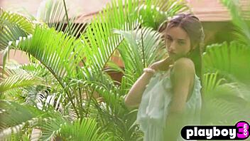 Slim MILF Gloria Sol flaunts PERFECT CURVY BODY and STUNNING TITS