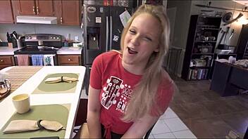 my step sis mia vallis gives handjob 😏