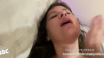 i like it kinky with a wet milf on bed