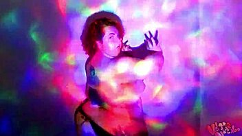 A red-haired BBW performs a worship dance with oil