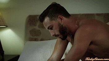 Swinger brunette hisap suami kawan baik aksi liar