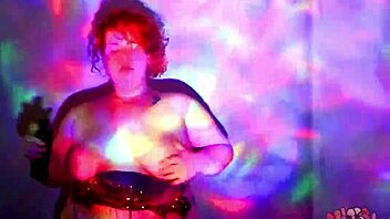 A red-haired BBW performs a worship dance with oil
