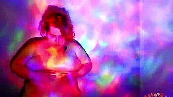 A red-haired BBW performs a worship dance with oil