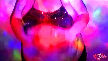 A red-haired BBW performs a worship dance with oil