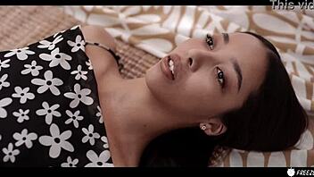 Dondurma fetişi derlemesinde sıcak kızlar vahşi sahnelerde sikiliyor.