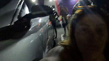 Aprontando Em Público Na Praia Grande, Quem Vai Me Dar O Cu?